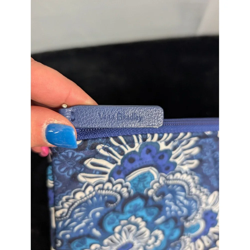 Vera Bradley Pouch Blue Quilted Floral Medallion Zip Bag‎